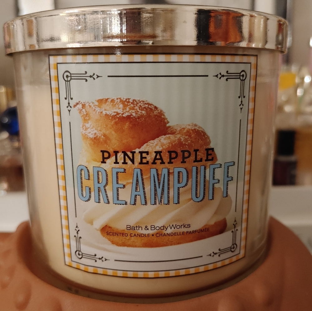 🍍HTF / RARE BATH & BODY WORKS 3 WICK CANDLE IN 🍍 PINEAPPLE CREAMPUFF 🍍